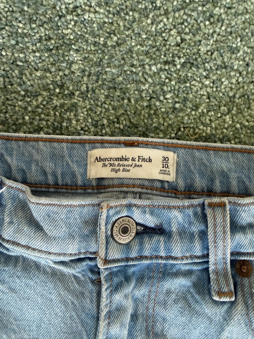 Abercrombie & Fitch Light Wash Straight Leg Jeans with Cuffed Hem - Picture 3 of 5